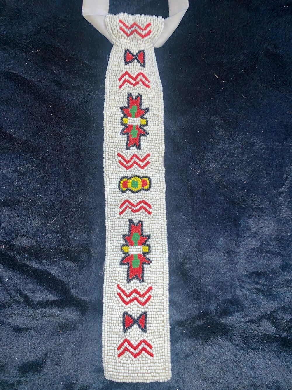 VINTAGE EARLY NATIVE HAND BEADED PRAIRIE UNISEX TIE festival!